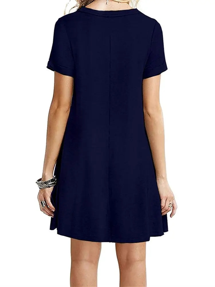 Vestido Básico de Manga Curta com Gola Redonda: Essência Chic - Simplicidade que Encanta